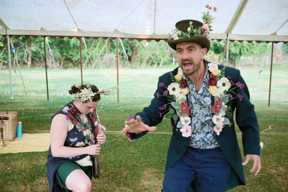Oxford_IF's tweet image. Have a picnic while Puck spreads his mischief during a thoroughly entertaining outdoor Midsummer Night’s Dream! 🥂

16 July—16 August 🌳🐴 

 @creationtheatre 🧚‍♂️✨💕@wolfsoncollegeoxford 
📸 Geraint Lewis

Book tickets 🎟️ creationtheatre.co.uk/current-shows/