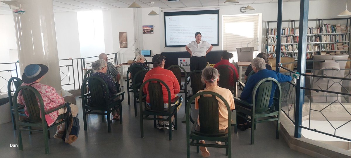Prefet_48's tweet image. #sécuritéroutière | Une trentaine de séniors ont participé à une session de sensibilisation à la sécurité routière organisée à la résidence d'autonomie Piencourt. Les participants ont pu assister à des ateliers piétons, de remise à niveau des connaissances du code de la route,…