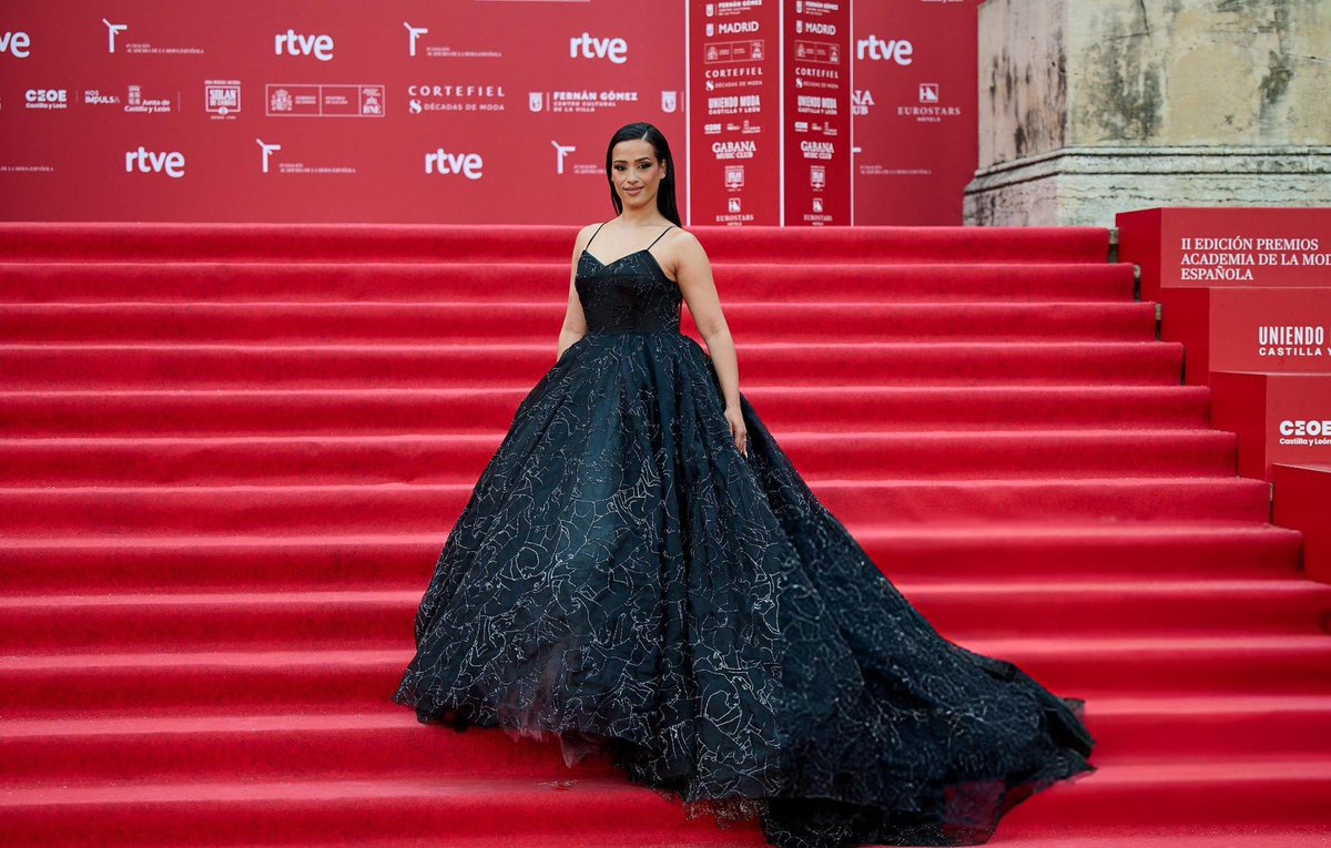 ChanelTSpain's tweet image. Chanel ayer en la alfombra roja de los #PremiosModaRTVE 🌟