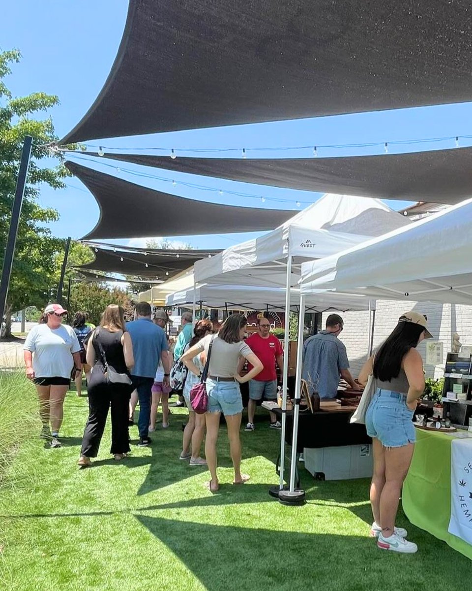 ShopLocRaleigh's tweet image. Local goods? ✅ Food trucks? ✅ Cold drinks? ✅ Check out Pop-Up Raleigh this Saturday!🥳 Enjoy an afternoon of supporting local creatives, shopping, and fun for the whole family!
⌚ 12PM - 5PM
📍 Trophy on Maywood
🗒 More info.
popupraleigh.com/2025/07/14/pop…
