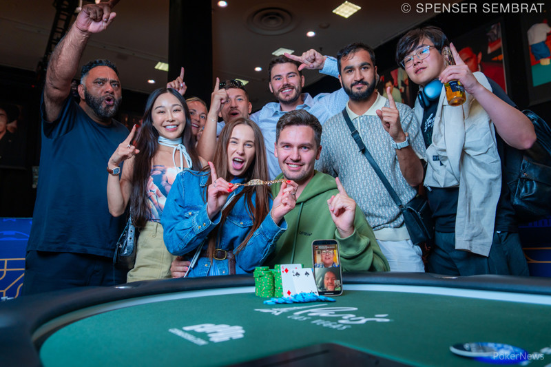 El cierre de las WSOP llegan con un brazalete bajo el brazo para Mitchell Hynam 🏆

▫️El británico culmina un verano soñado tras su 49º puesto en el Main Event arrasando en el Super Turbo de 1.000 $ para llevarse 237.924 $ y la pulsera de campeón.

📰poker-red.com/noticias/el-ci…