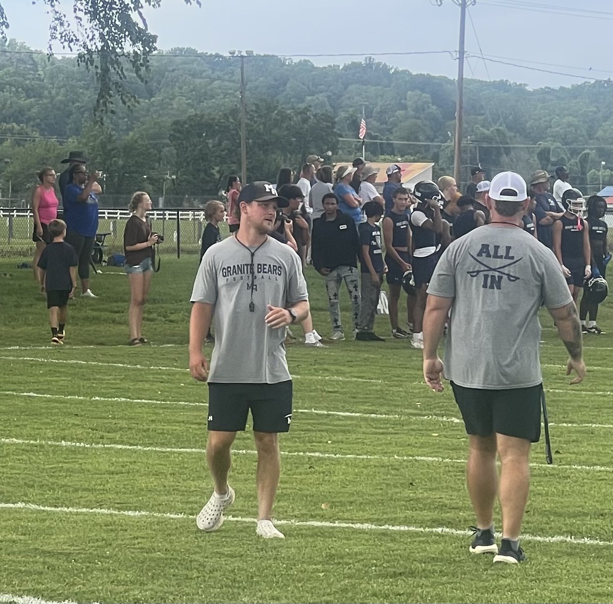 GraniteBears's tweet image. big “Thanks” to the Hounds, 2 sets of Cardinals, Golden Eagles & Cavaliers on coming & getting some final reps during @GraniteBearsFB “lightning short” 7/7 last night; how about “5 more Fridays 🏈” GO 🐻 @MACSchools @granitesquad @MrCoryLeeSmith @MABearHistorian @CoachATaylorMA