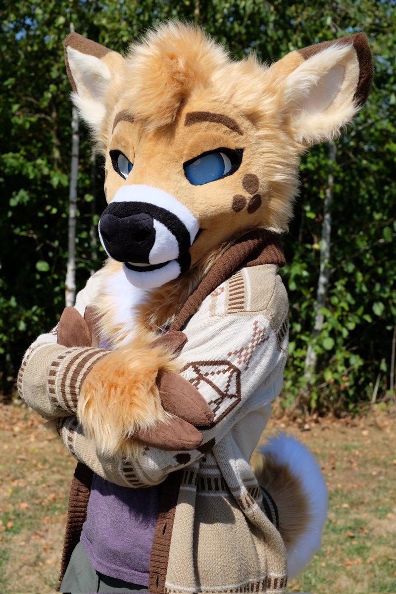 The gorgeous Tufty recently completed! ❤️ #FursuitFriday