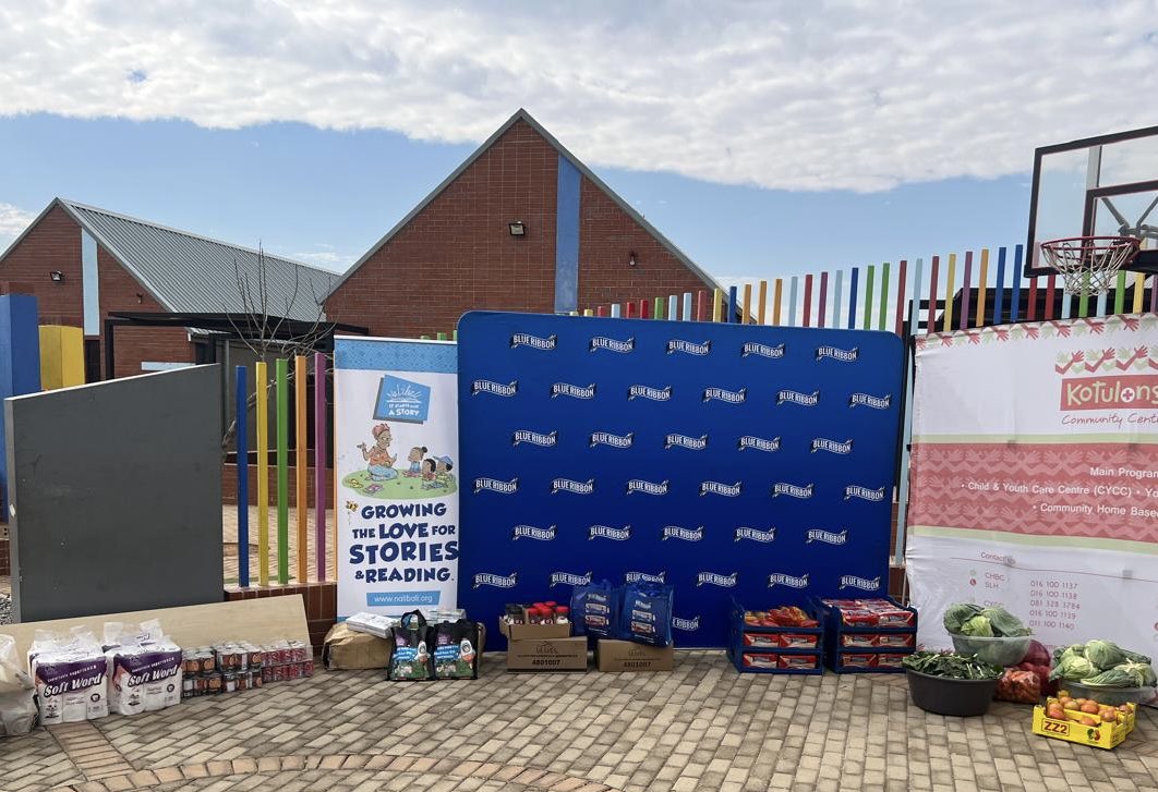 nalibaliSA's tweet image. Spreading the joy of reading on Mandela Day by donating 250 Nal'ibali children's storybooks at Kotulong Community Centre, a centre that caters for 60 orphaned children, in the Midvaal, Gauteng. It was encouraging to see the children's enthusiasm for literacy as they eagerly…