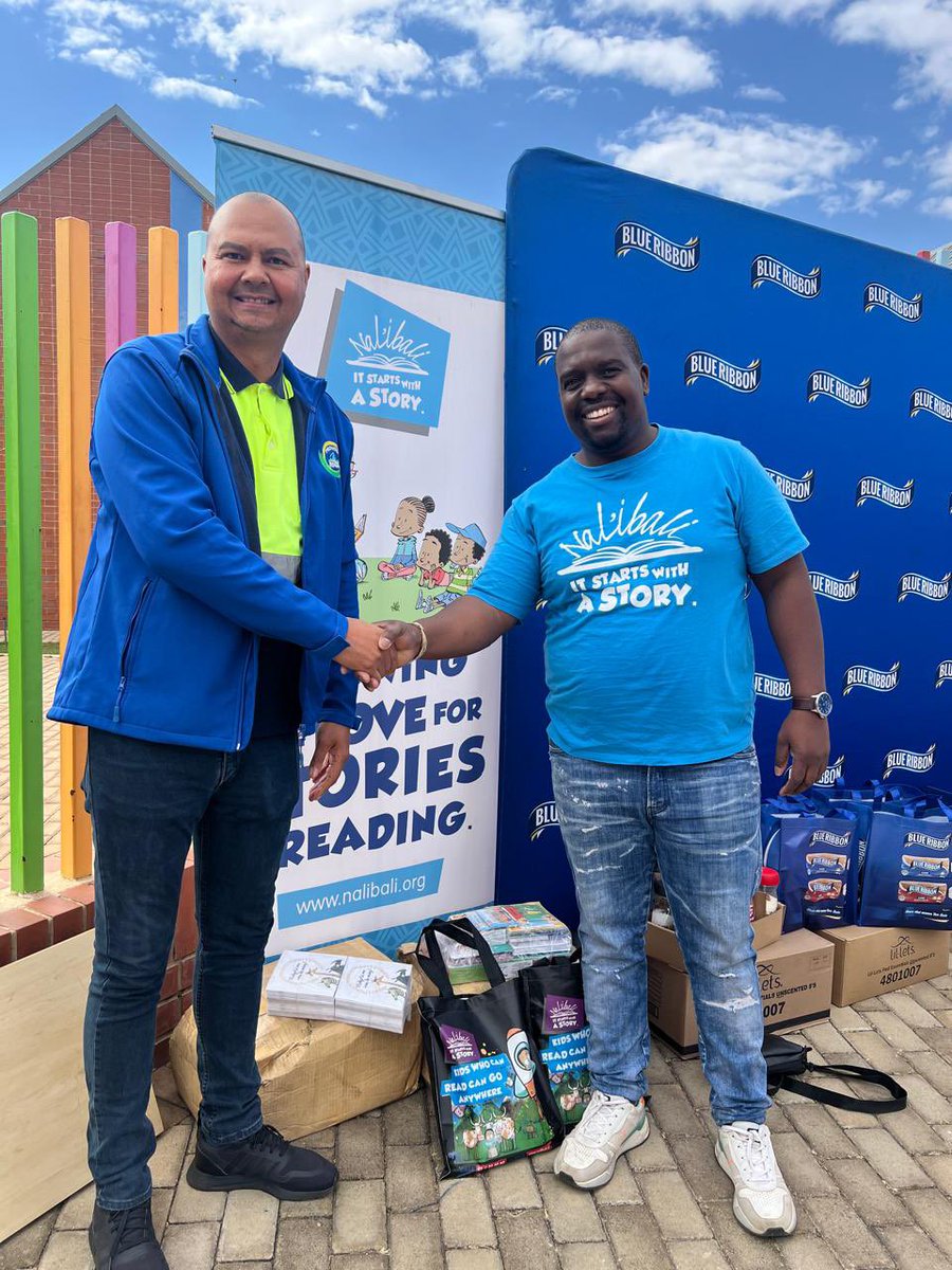 nalibaliSA's tweet image. Spreading the joy of reading on Mandela Day by donating 250 Nal'ibali children's storybooks at Kotulong Community Centre, a centre that caters for 60 orphaned children, in the Midvaal, Gauteng. It was encouraging to see the children's enthusiasm for literacy as they eagerly…