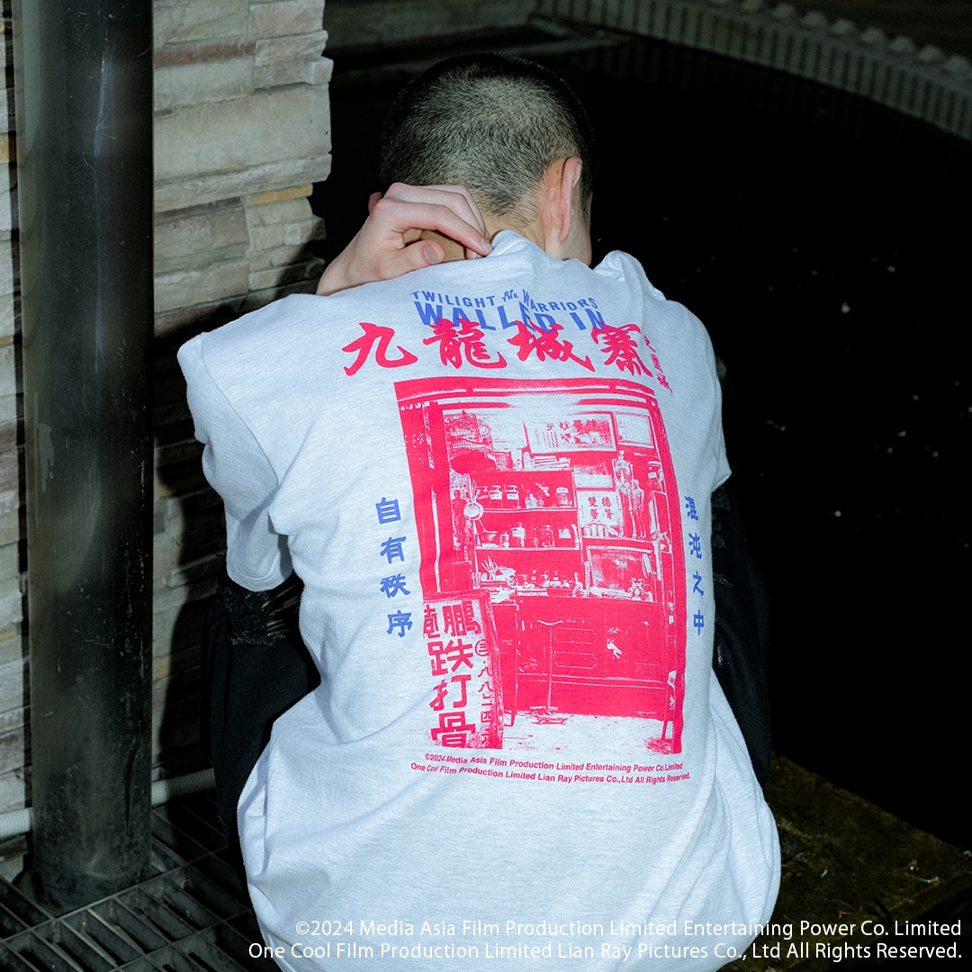 natalie_store's tweet image. 【#トワイライト・ウォリアーズ 決戦!九龍城砦】
劇中の舞台となる九龍城砦の大きなバックプリントが目をひくTシャツ。
ボディカラーごとに異なる風景写真をプリントしました。
▼ご購入はこちら
store.natalie.mu/smartphone/det…
#九龍城砦に集え