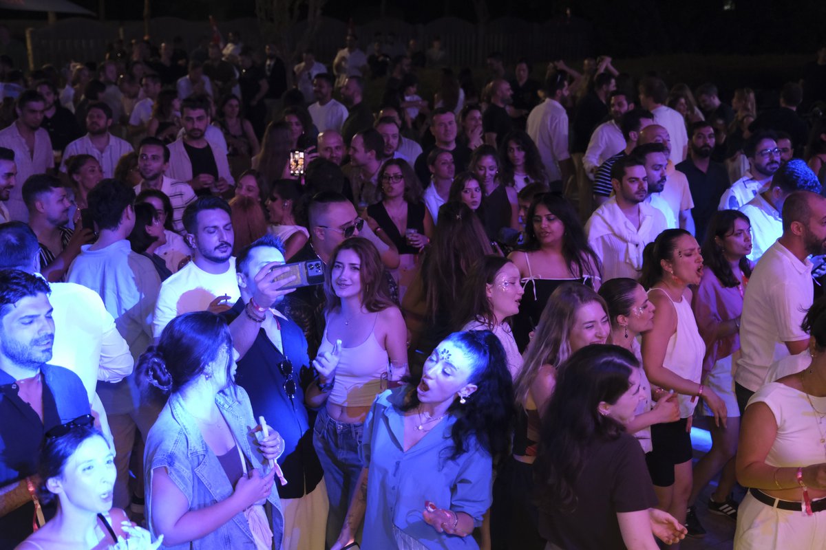 Geçtiğimiz hafta Yemeksepeti ailesi olarak bir araya geldiğimiz ve yazın enerjisini doyasıya hissettiğimiz bir buluşma yaşadık. Yılın ilk yarısının yoğun temposunun ardından hep birlikte kısa bir mola vermek, bizim için sadece bir araya gelmekten daha fazlasını ifade ediyor. 🍀