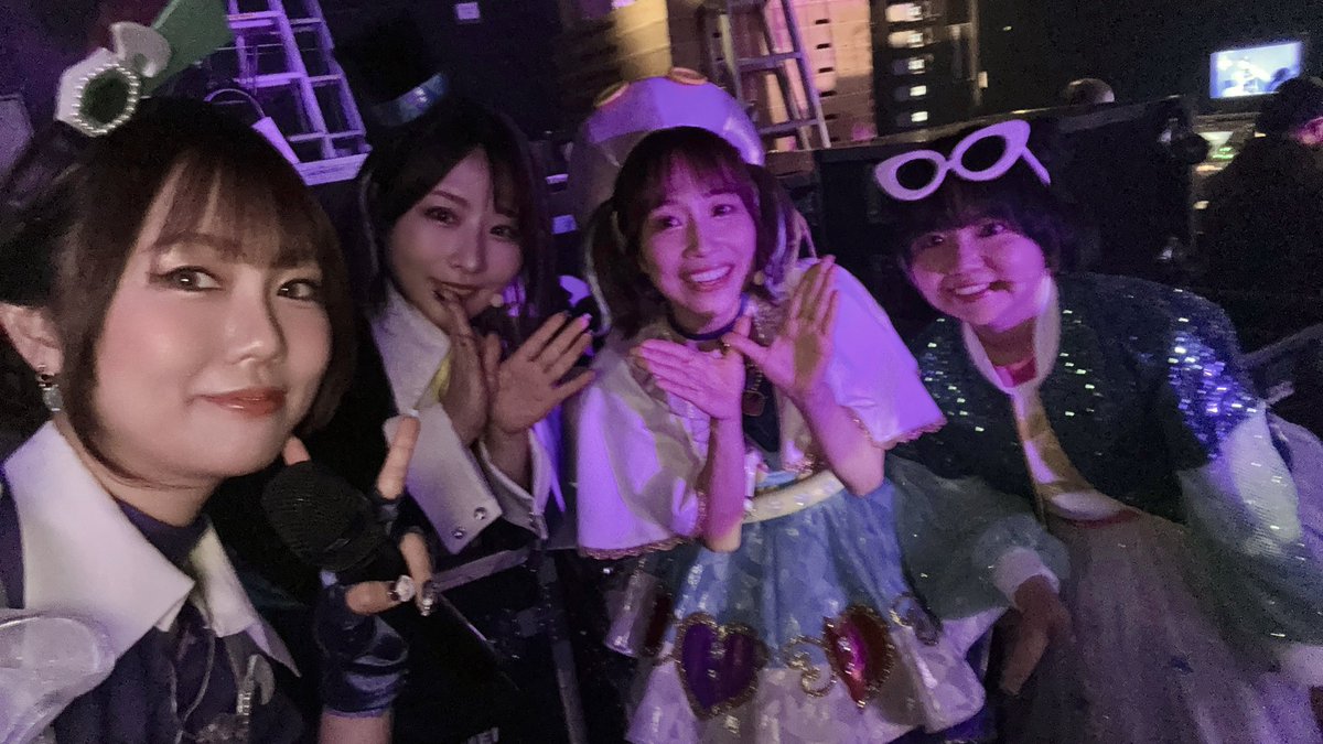 K_Rico1_1's tweet image. ひなさんのプリマジカッコよくて大好き!
Starlight高速道路走るときに大きめの音で聴いてます🚗🤟
待機時間が一緒になることが多かった組
楽屋でみんなの映像一緒に見てました👐
チィちゃんステージ袖で撮ろう!って声かけてくださってとても嬉しかったです💜
#プリプリライブ