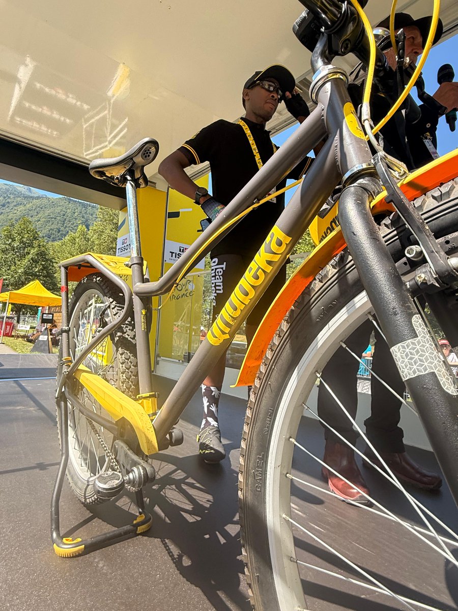 Tour de France™ (@letour) on Twitter photo 💪 🇷🇼 Adrien Niyonshuti is ready to tackle today's course on his <a href="/Qhubeka/">Qhubeka Charity</a> bike!
💪 🇷🇼 Adrien Niyonshuti est prêt à s'attaquer au parcours du chrono sur son vélo <a href="/Qhubeka/">Qhubeka Charity</a>!
#TDF2025 | #LAveniràVélo 💪 🇷🇼 Adrien Niyonshuti is ready to tackle today's course on his <a href="/Qhubeka/">Qhubeka Charity</a> bike!
💪 🇷🇼 Adrien Niyonshuti est prêt à s'attaquer au parcours du chrono sur son vélo <a href="/Qhubeka/">Qhubeka Charity</a>!
#TDF2025 | #LAveniràVélo