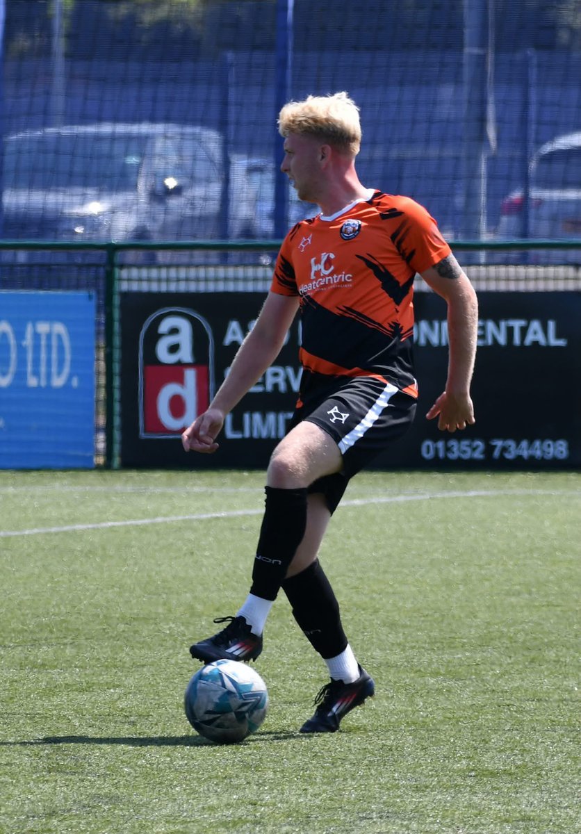 TownfcCq's tweet photo. Another year 🫡

We are delighted to announce Lee Butterworth and Jake Williams are staying at the Town 🤩

Great to see you staying lads! 

#KeepTalking #UpTheTown 🟠⚫️ https://t.co/sVAGIgntAT