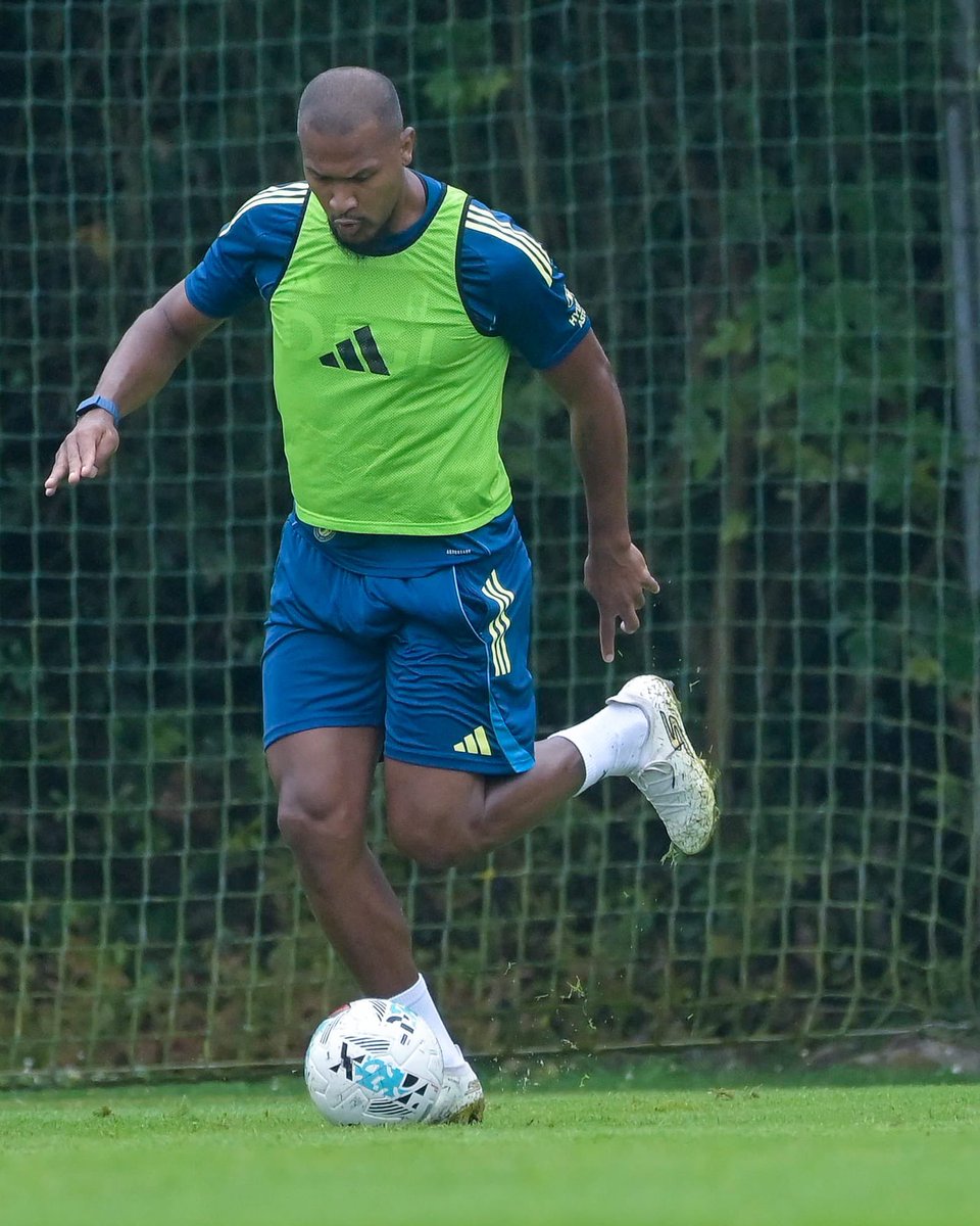 👑🇻🇪⚽️

#PretemporadaRO
#RealOviedo 🔵⚪️