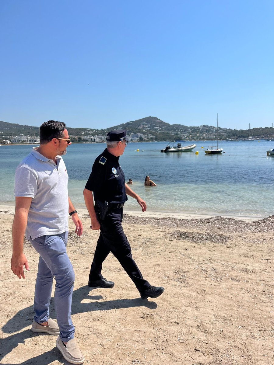 Aquest matí hem acompanyat als regidors de l'<a href="/ajeivissa/">Ajuntament d'Eivissa</a> per comprovar que es respecten les ordenances a la badia de Talamanca. 

A més, la Policia Local i el regidor de Platges han reiterat als empresaris de la zona que contiuaran amb la pressió contra els fonsejos il•legals.