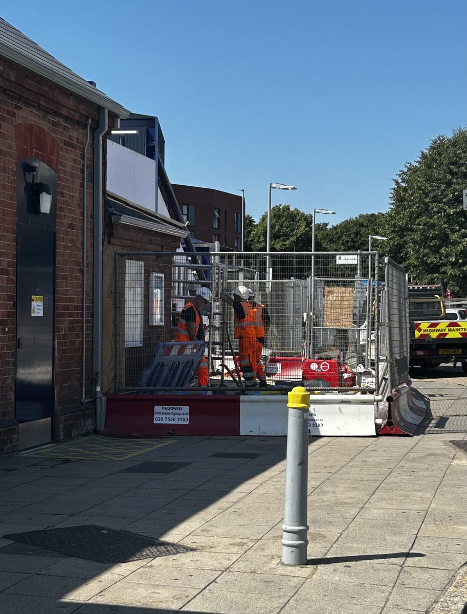 rebzeleanor's tweet image. July 18, 2025 - Pompey release new shirt

Meanwhile, at Fratton station absolutely no sign of the footbridge being ready any time soon 😬☕️