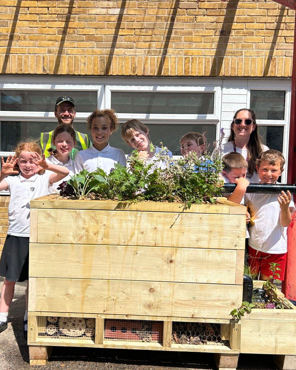 MeristemDesign's tweet image. 🌿 Meet our newest green innovation: the Bio Habitat SuDS Planter 🐛🌧️
💧 Manages rainwater
🦔 Supports urban wildlife (bee bricks, bug hotel, hedgehog house & more)
🧠 Perfect for schools – our first install became a living classroom!
#SuDS #UrbanGreening #Biodiversity