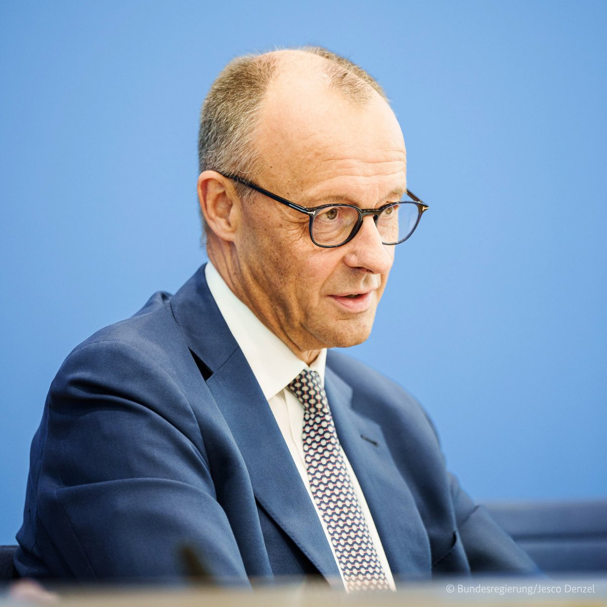 bundeskanzler's tweet image. Deutschland ist ein Einwanderungsland.
Aber wir müssen die Einwanderung besser steuern. Das war bisher nicht ausreichend gelungen. Deswegen haben wir Korrekturen auf den Weg gebracht hin zu einer humanitären und zugleich geordneten Migrationspolitik.