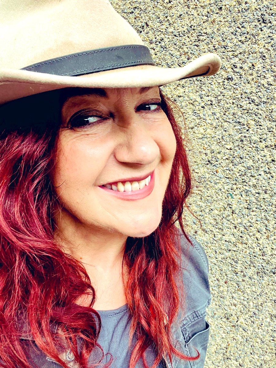 RealShanCothi's tweet photo. Bore da! Edrych mlan i gal eich cwmni heddi to ar Bore Cothi @BBCRadioCymru Byddwn ni’n llongyfarch Tomos Hughes ar gal ei Urddo @eisteddfod am ei wasanaeth cymunedol ac Achub Bywydau ag @aeronpughe1 Aeron Pugh yw ngwestai arbennig yn rhannu ei gofion cyntaf! #limerig hefyd! https://t.co/l3dLwa6mmB