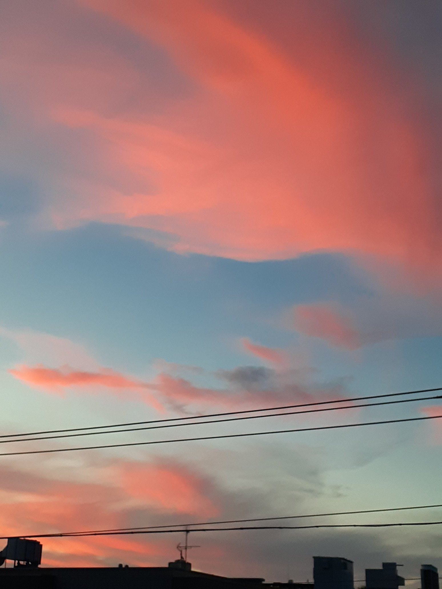 桃色の雲ページです♪ ももいろの雲 - カラスの蒼い空Z