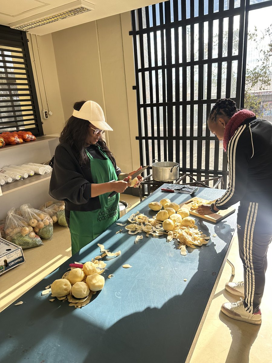 CrumRegionB's tweet image. Mandela Day preparations underway at the Transformation Development Centre in Westbury for the Love Soup Outreach @CityofJoburgZA @CRUM_CoJ @DadaMorero