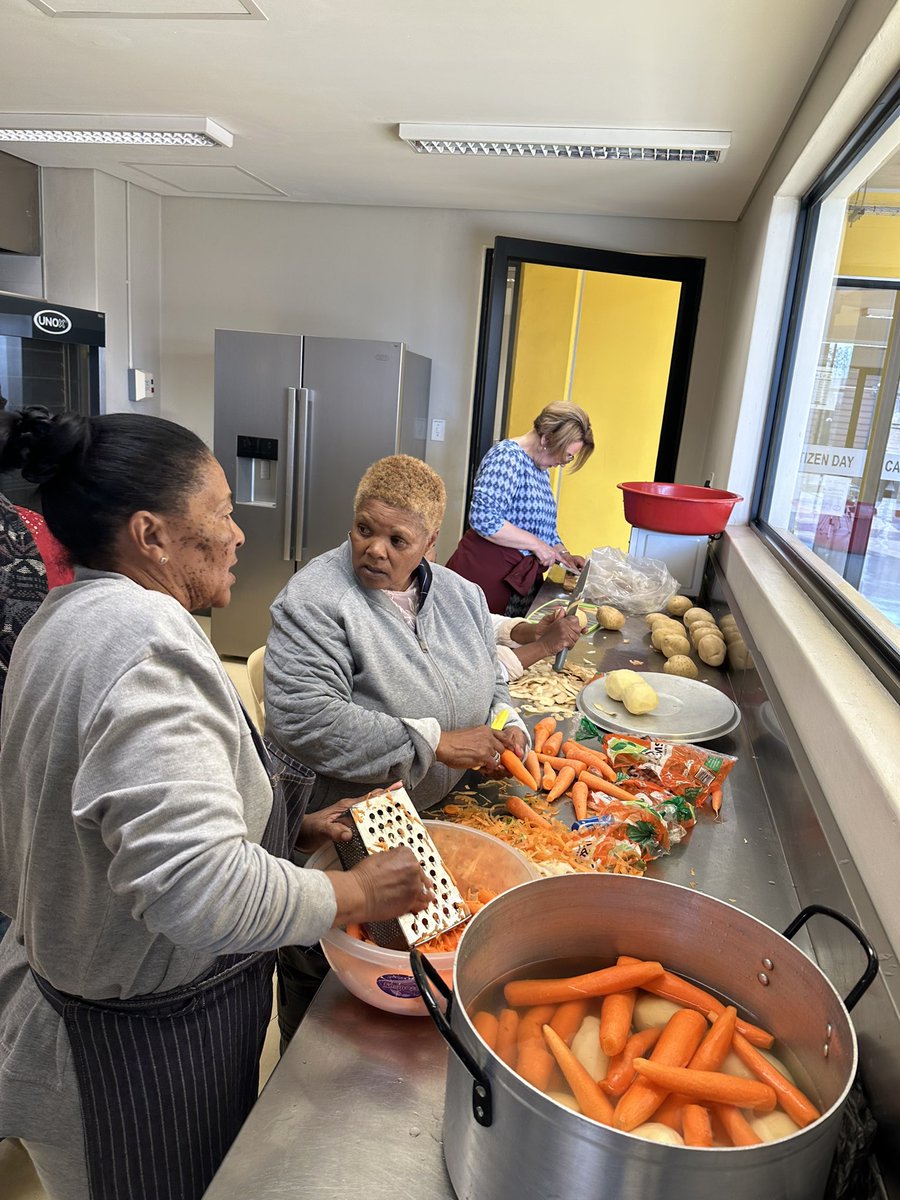 CrumRegionB's tweet image. Mandela Day preparations underway at the Transformation Development Centre in Westbury for the Love Soup Outreach @CityofJoburgZA @CRUM_CoJ @DadaMorero