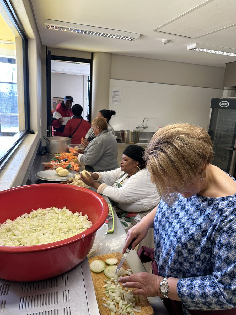 CrumRegionB's tweet image. Mandela Day preparations underway at the Transformation Development Centre in Westbury for the Love Soup Outreach @CityofJoburgZA @CRUM_CoJ @DadaMorero