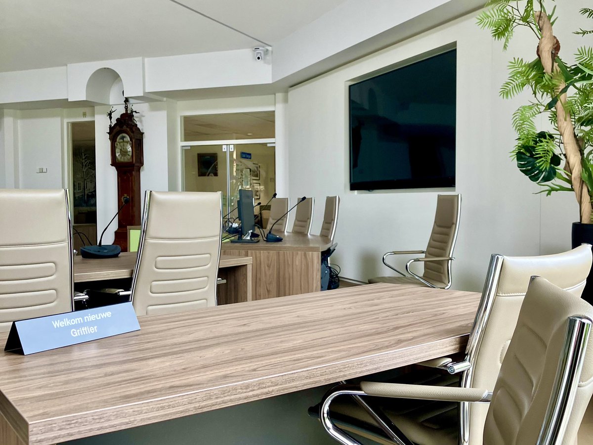 #Vacature: Wij, #gemeenteraad van <a href="/gemeentehia/">Hendrik-Ido-Ambacht</a>, zoeken een nieuwe #raadsgriffier.

Passen kenmerken als
✅ deskundig
✅ zelfvertrouwen
✅ flair
✅ neutraal
✅ objectief

bij je, lees dan meer over wat we onze #griffier te bieden hebben en wat we van onze griffier verwachten: