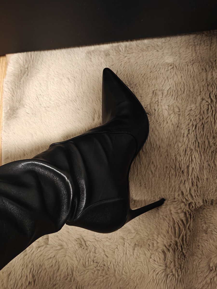 新鲜滚热辣，好难买的ultrastuart终于：get！