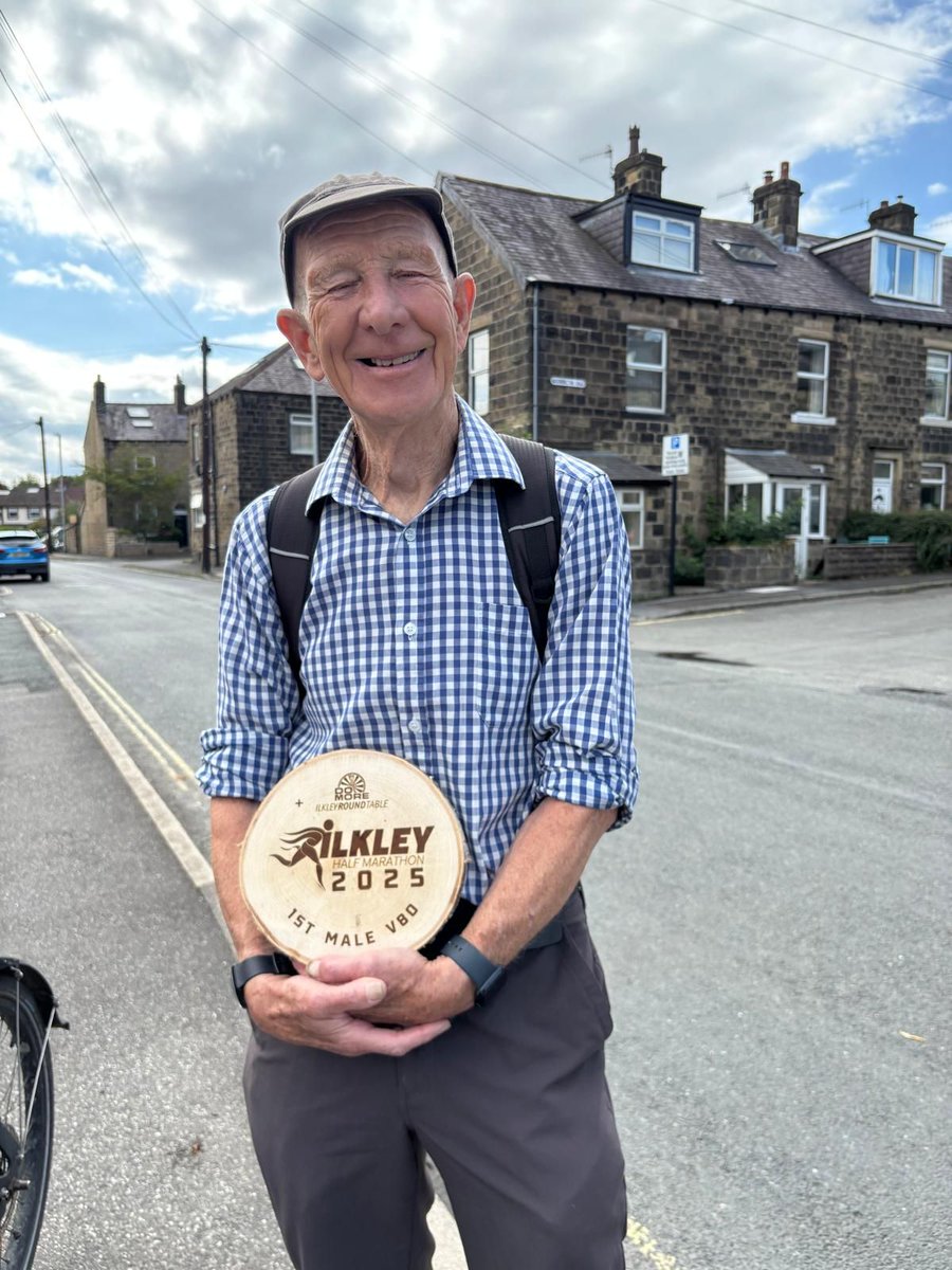 Geoff Howard of Ilkley Harriers was our first ever v80 Ilkley Half Marathon finisher.  Geoff crossed the finish line on Sunday in 1:58:27 – simply incredible.  Geoff now has his trophy, albeit a little late 🫢 .  Congratulations Geoff, see you on the start line in 2026!