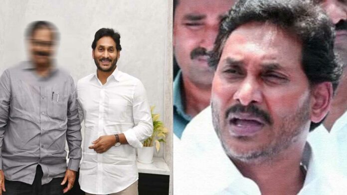 oktelugunews's tweet image. Nellore Politics Shift: జగన్ కు షాక్.. వైసీపీకి సీనియర్ నేత గుడ్ బై

#YSJaganMarkGovernance  #jagan  #ycpparty #Politics  #PoliticsLive  #BreakingNews‌ 

 oktelugu.com/andhra-pradesh…