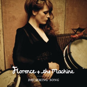 ProyectoBrit2's tweet image. Viernes!! Iniciamos con los 00s...
Florence + The Machine 🏴
Drumming Song (2009)
-Art Rock
-El 4to Sencillo de su Album debut "Lungs" del 2009
-N°54 su Sencillo y N°1 su Album en UK
youtu.be/OAYbVkSVKZY?si…