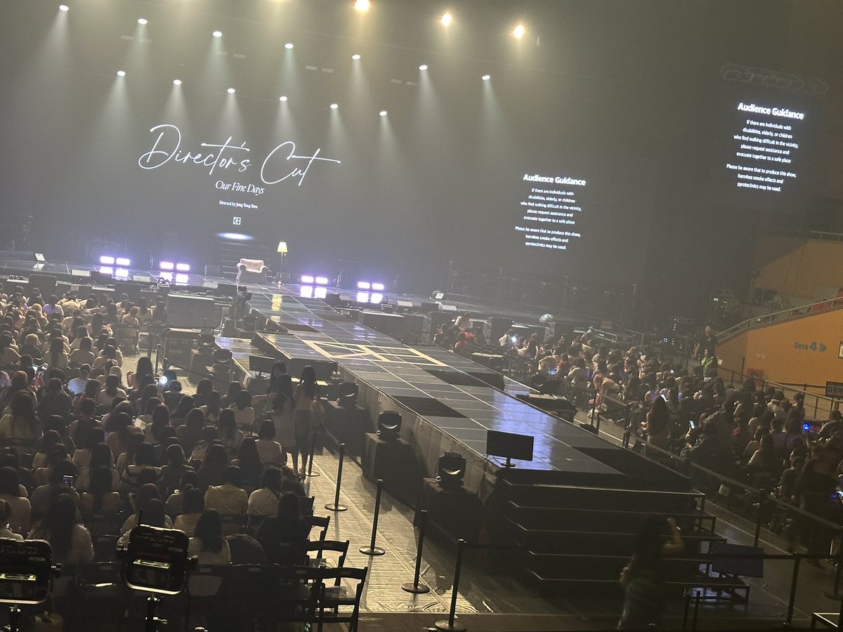 yon_tomo_423's tweet photo. ヨンファのコンサート🎵

10年ぶりのオリンピックホール😍

Cの一列目取れたから、よく見える🥰

フォトイズム、調子悪くてめちゃ待ったけど
無事取れて満足😊

#OurFineDays https://t.co/DaZtZxtmtL