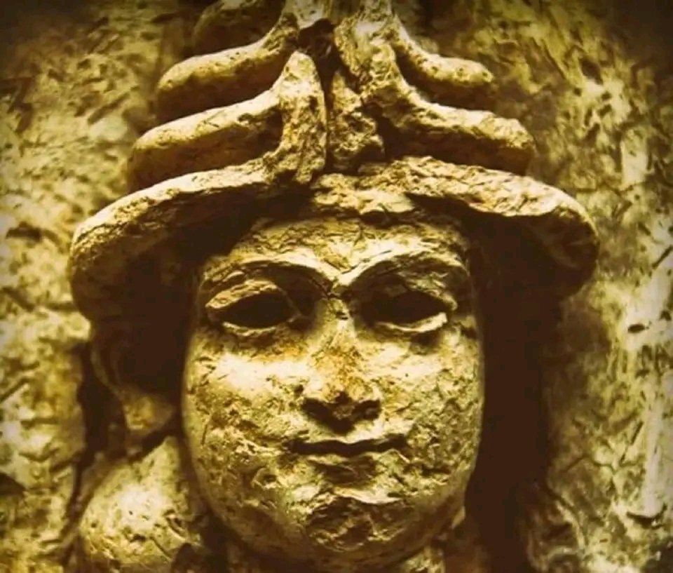 GilgameshIQ's tweet photo. حكمة سومرية 
"من لا يحترم القوانين، يفقد بركة الإلهة إنانا."

Wisdom Sumerian 

"He who does not respect the laws loses the blessing of the goddess Inanna." https://t.co/dd1FfKioEe