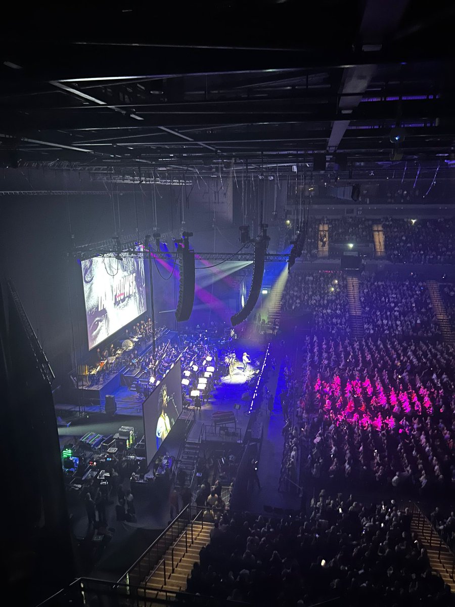 IanProwse's tweet image. Now *that* was a party.
The city will never forget last night at @MandSBankArena , it proper went off.
Every act cheered to the rafters, tears & laughter all night.
Well done to @IanByrneMP @danielnicolson Mike Deane & Nico Otaegui for pulling it all together.
Unbelievable 🥹x