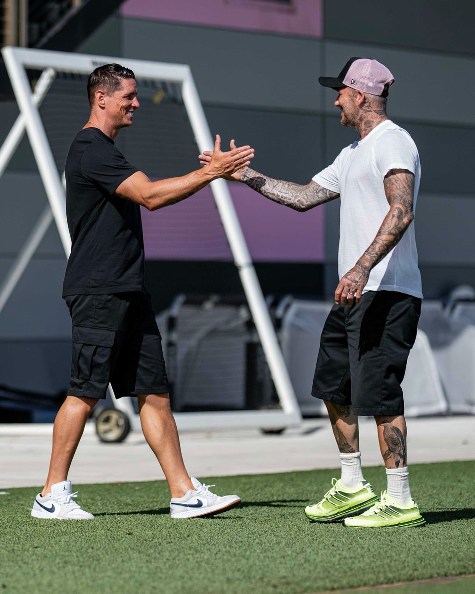 Webftorres's tweet photo. 📸 @Torres , con Luis Suárez, Beckham, Messi y Busquets en Miami ⚽️🔥

👉🔗 https://t.co/keEjjnzWPr

#F9T | #Torres | #FernandoTorres https://t.co/2ZDrN8aGyp