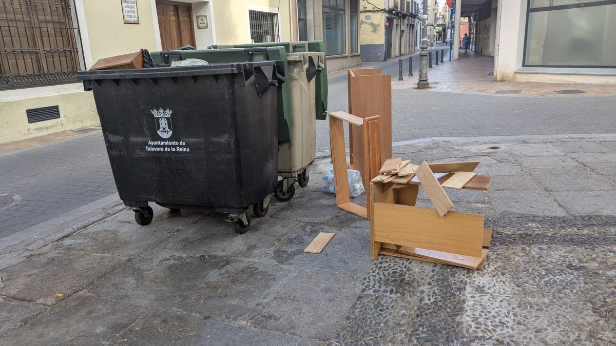 🧹 #Talavera necesita menos papeles y más #limpieza por parte del Gobierno local.

📌 La ordenanza solo actualiza la anterior, pero en ningún caso viene a solucionar el problema de suciedad que existe hoy en Talavera.

👉+Info: lc.cx/biANyW