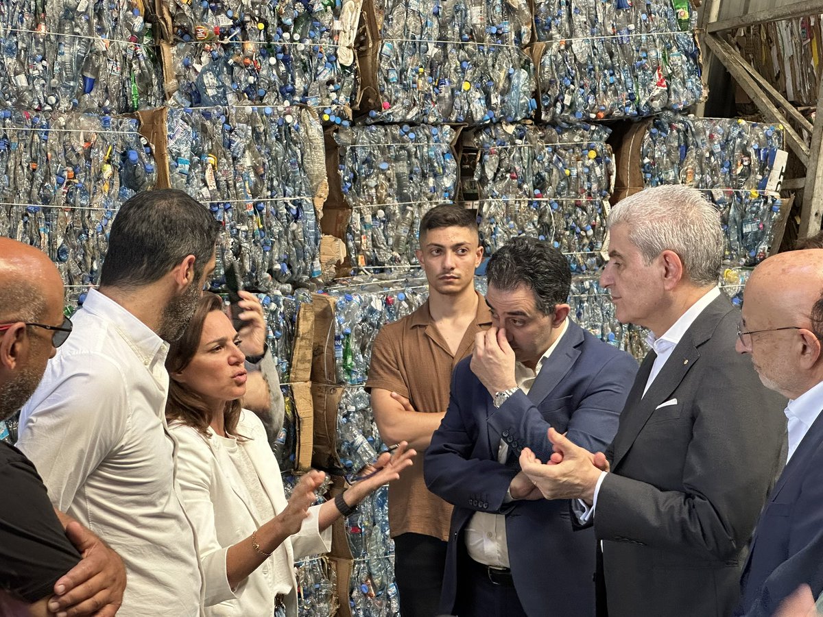 JoeIssaElKhoury's tweet image. نستكمل الجولة بزيارة عدد من مصانع بكفيا بحضور النائبين الحاج وحنكش ورئيسة بلدية "بكفيا - المحيدثة" نيكول الجميّل ورئيس تجمع صناعيي المتن الشمالي شارل مولر.
وزرنا مركز biclean التابع لبلدية "بكفيا - المحيدثة" المتخصص في فرز النفايات من المصدر، حيث شرح لنا مدير المعمل ايلي ماضي…