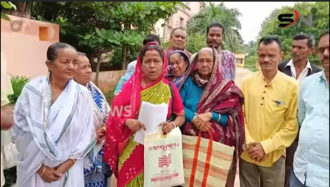 AvikAm28's tweet photo. আসামের বিজেপি মুখ‍্যমন্ত্রীর মতে মাতৃভাষা বাংলা হলেই বাংলাদেশী। সেই বিজেপির হয়ে বাঙালির কাছে ভোট চাইছে মোদি! ধিক্কার।  
#gobackmodi
#stopattackonbengali https://t.co/BiLUFN1Tro