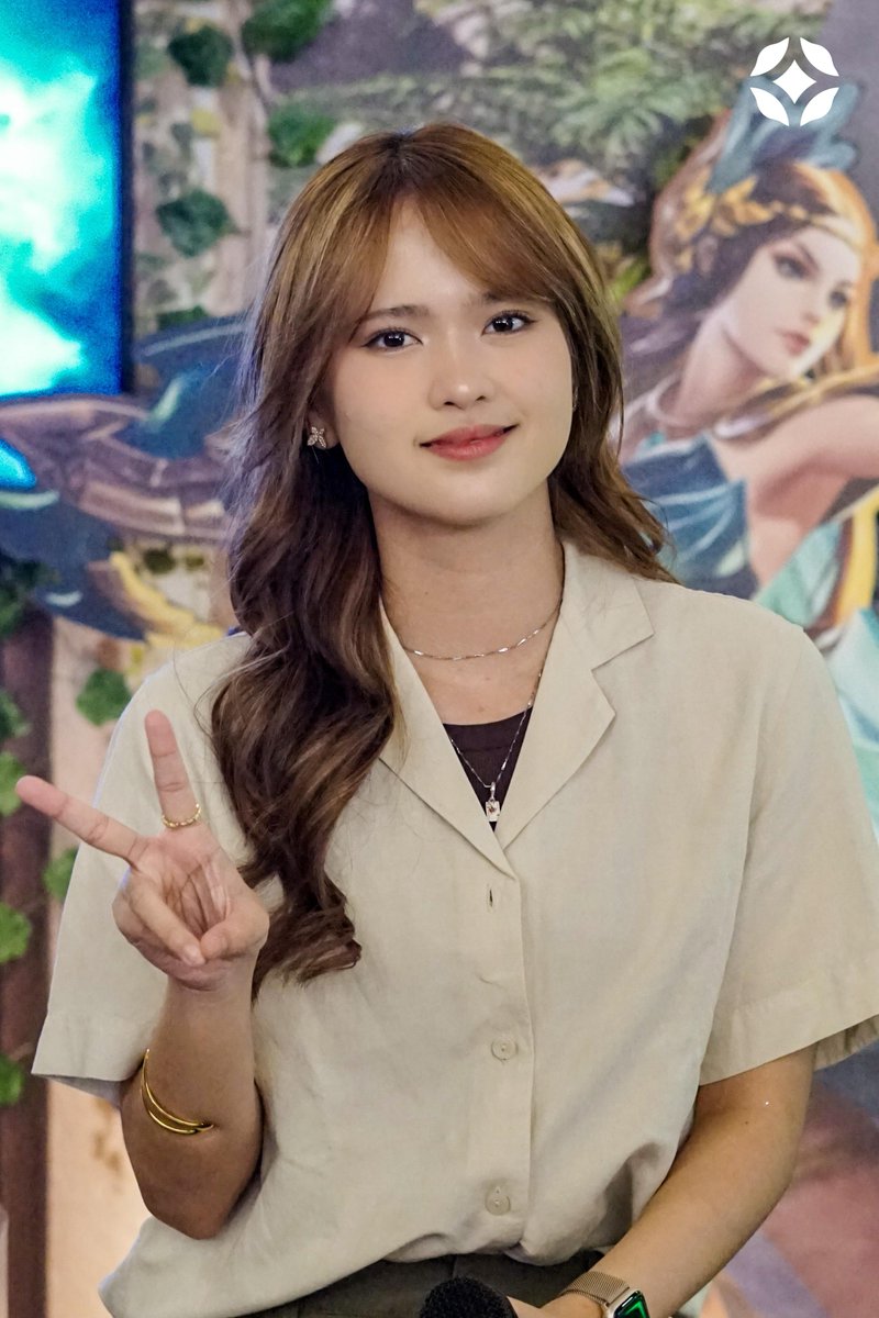 Oleh-oleh, jadi ini yang tadii Mindel bilang ada titipan dari Bu Boss <a href="/AdelRevaaa/">Adelreva</a> 🥰

Gimana titipannya? 
Cantik? Lucu? Menggemaskan? 🥹🥹

Coba komen menurut kalian gimana, Mindel mau tauu😛