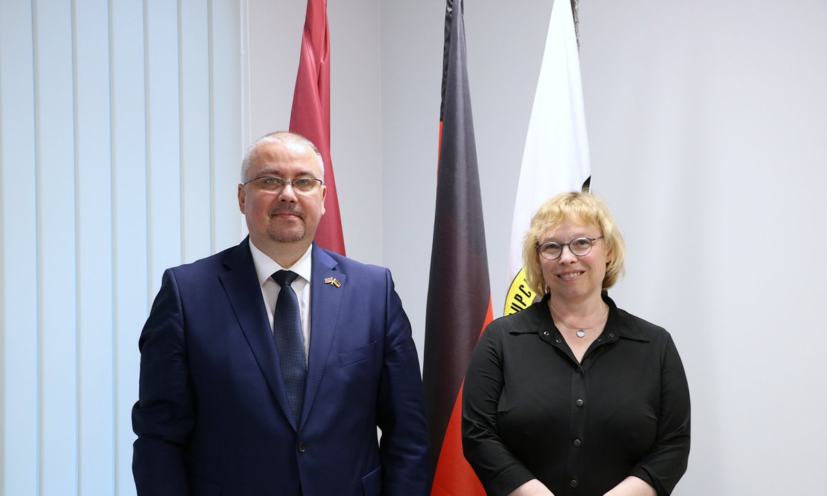 Korupcijas novēršanas un apkarošanas birojs (@knabinforme) on Twitter photo KNAB vadība tikās ar <a href="/GermanAmbLatvia/">Gudrun Masloch</a> un Vācijas vēstniecības Latvijā Juridiskās un konsulārās nodaļas vadītāju Beati Kirhu, lai pārrunātu sadarbības stiprināšanu korupcijas novēršanā, izmeklēšanā u.c. abām pusēm stratēģiski nozīmīgos pretkorupcijas jautājumos. 🇱🇻🤝🇩🇪 KNAB vadība tikās ar <a href="/GermanAmbLatvia/">Gudrun Masloch</a> un Vācijas vēstniecības Latvijā Juridiskās un konsulārās nodaļas vadītāju Beati Kirhu, lai pārrunātu sadarbības stiprināšanu korupcijas novēršanā, izmeklēšanā u.c. abām pusēm stratēģiski nozīmīgos pretkorupcijas jautājumos. 🇱🇻🤝🇩🇪