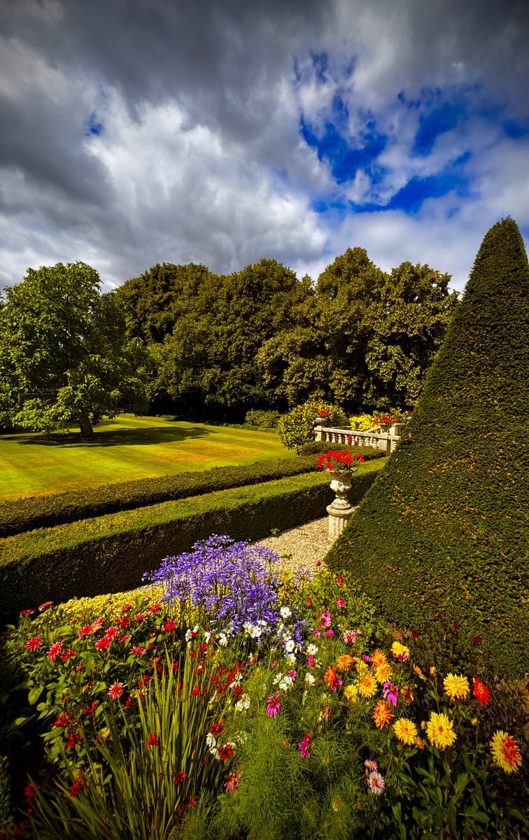 JohnRolandEvan1's tweet image. Looking passable for the weekend 🌼☀️🌚