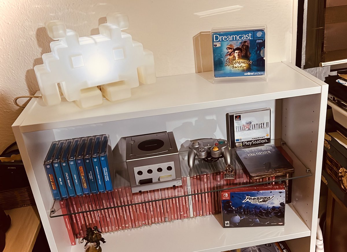 Me tomé la molestia de encerrar en Metraquilato #Shenmue.  Una joya debe de guardarse a salvo.

I went to the trouble of enclosing #Shenmue in acrylic glass. A gem should be kept safe.

<a href="/Shenmue_Dojo/">Shenmue Dojo 🐦‍🔥</a> 
#Shenmue4