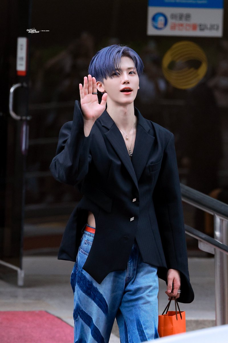 CaffeineA0813's tweet image. 250718 뮤뱅퇴근

#재민 #나재민 #JAEMIN #NCT #NCTDREAM