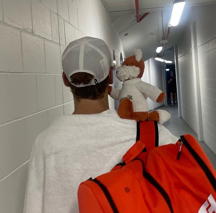cinereditary's tweet image. alex the social media manager need to take notes from darren how to give us proper content on jannik's insta bro, we NEED MORE DUMP like these not some 3/4 slides formal post of pic from getty for the whole season man