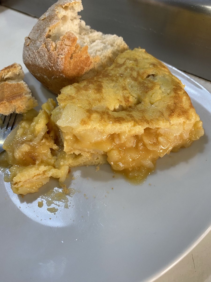 Tortilla muy buena en La Pera, C/Heroes de Alcantara.