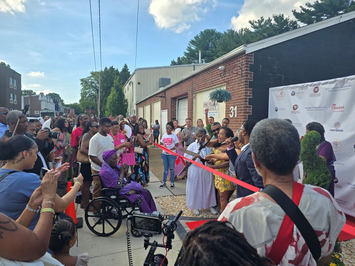 Technical_ly's tweet image. One Village Alliance reclaims Wilmington block with new hub for tech, media and community technical.ly/workforce/one-…
