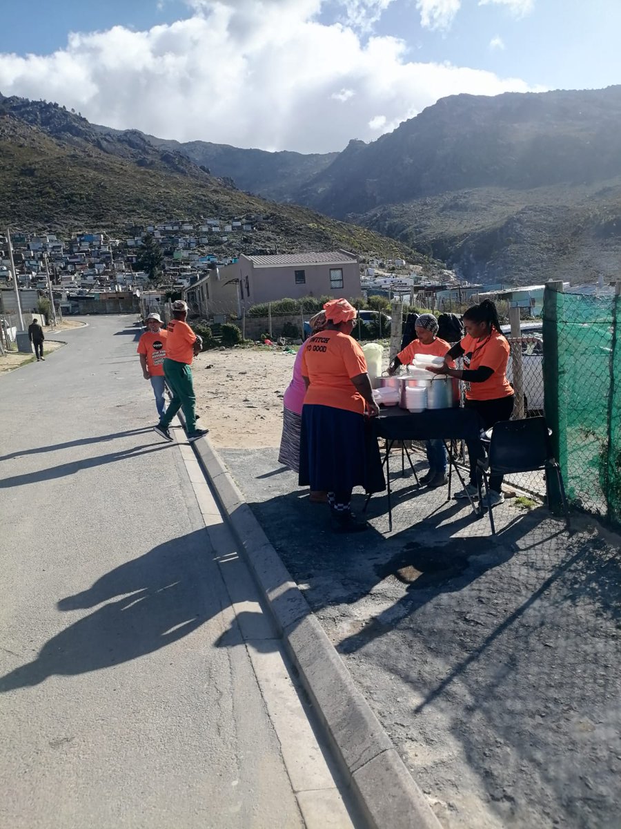 🧤🇿🇦 MANDELA DAY ACTION IN VILLIERSDORP

Led by GOOD Councillor Weldon Wells, activists are out in the community distributing food and restoring dignity through service.

✊🏾 Mandela Day is not just a moment, it's a movement. It's about action. It's about dignity. It's about