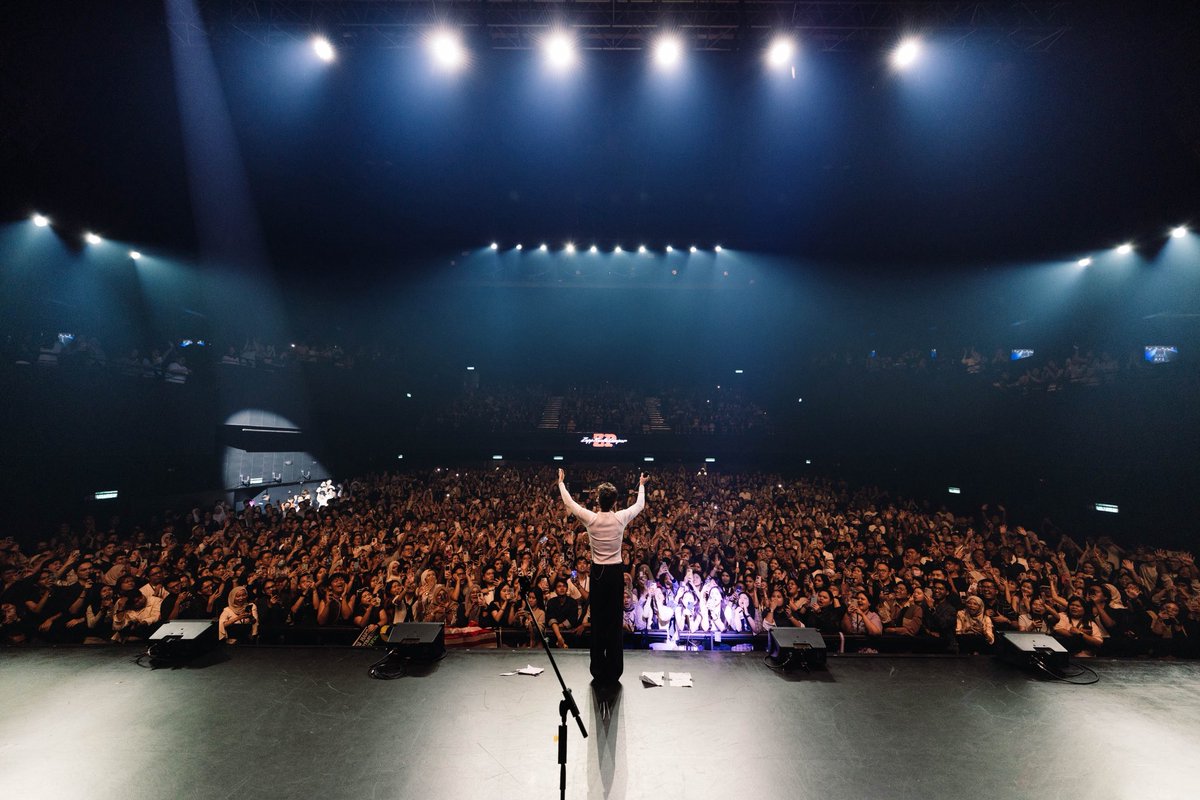 livenationmy's tweet photo. (1/2) Kuala Lumpur, you were as 𝒃𝒓𝒊𝒈𝒉𝒕 𝒂𝒔 𝒕𝒉𝒆 𝒔𝒕𝒂𝒓𝒔 𝒂𝒏𝒅 𝒂𝒔 𝒃𝒊𝒈 𝒂𝒔 𝒕𝒉𝒆 𝒔𝒌𝒚! 🌟🎶🌌 Massive thank you for lighting up the night! ✨

📸: Daisy Dickinson

⁠#HenryMoodie #HenryMoodieinKL #drunktext #LiveNationMY https://t.co/vS40tywpEx
