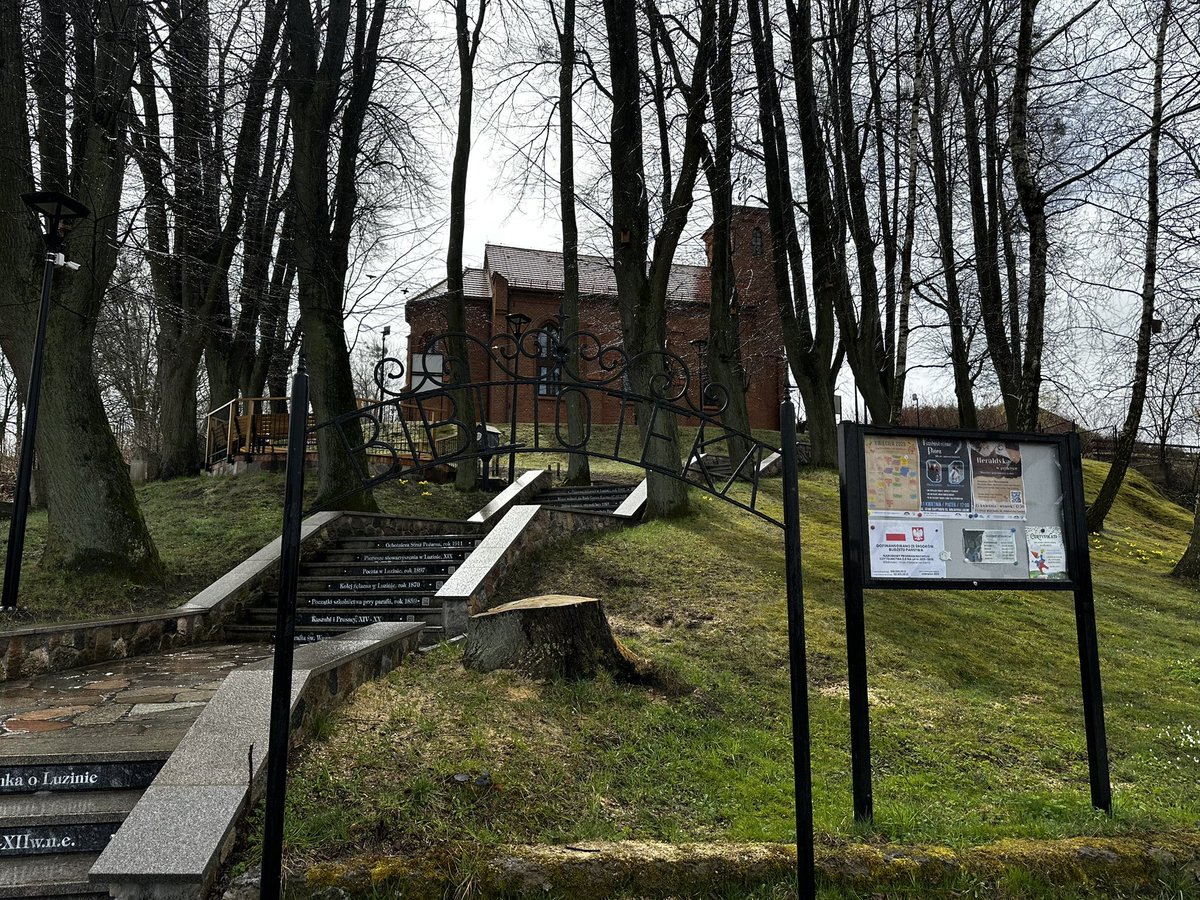 DBiblioteczny's tweet photo. Przedstawiamy naszego nowego partnera z Pomorza. Gminna Biblioteka Publiczna im. Leona Roppla w Luzinie. Co za miejscówka !
#interlibraryloans #libraries #design #depozytwpodróży #pomorze #luzino https://t.co/j3t6a8HCLG