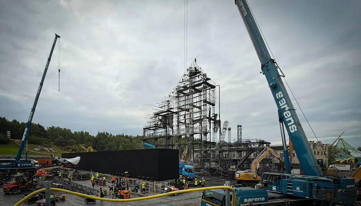 ⚠️ ACTUALIZACIÓN ⚠️ 

🎉 Conseguido, Tomorrowland abrirá sus puertas a todos los asistentes!

🎪 El nuevo escenario en la zona del Mainstage estará operativo a partir de las 16 mientras que el resto de stages abrirán a las 14

👷🏻‍♂️ Impresionante labor de trabajadores y productores