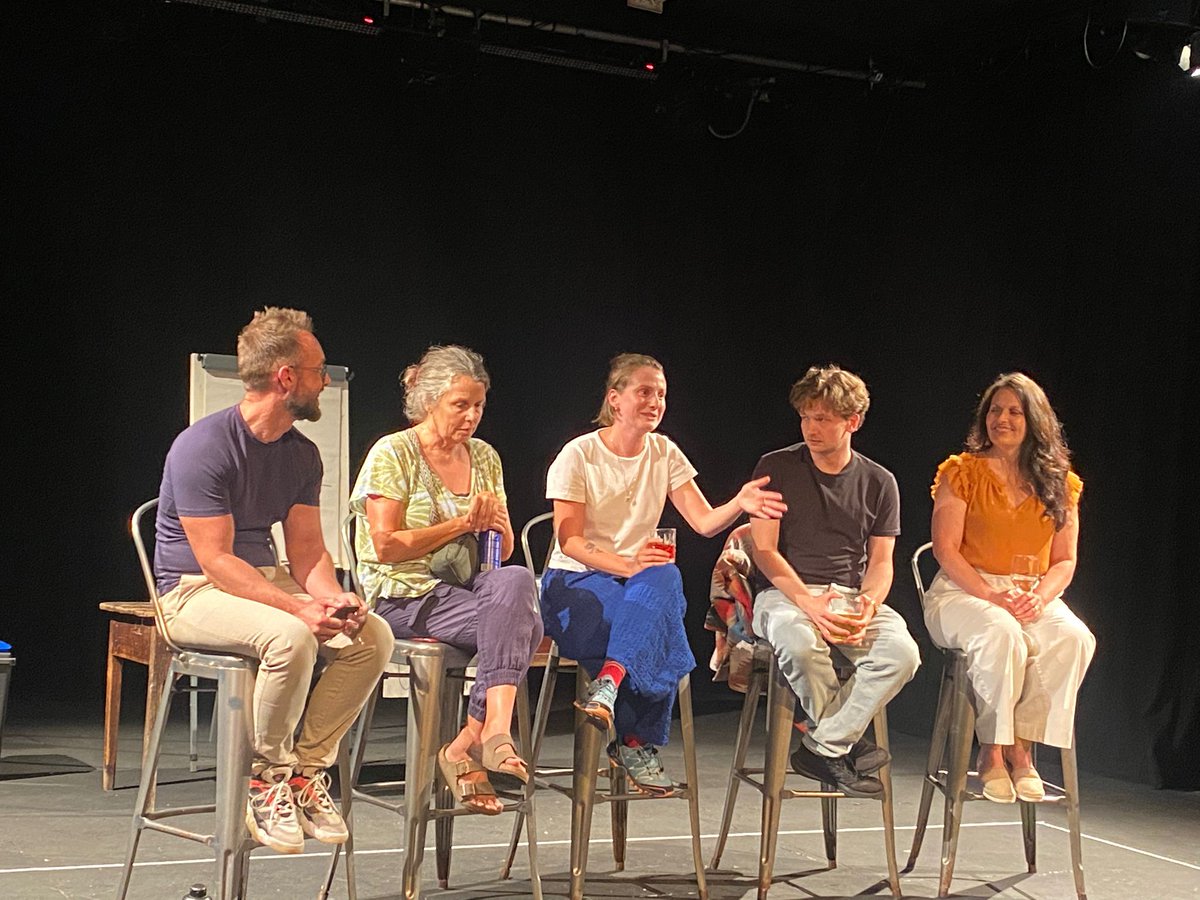 Brazilian dystopias, Colombian radio classics, canonical Cubans and more explored in our post-show at <a href="/Outofthewings/">Out of the Wings</a> last night. Join us for two more UK premiere play readings at <a href="/OmnibusTheatre/">Omnibus Theatre</a> this week, to Salem via Spain, and the streets of Santiago. omnibus-clapham.org/out-of-the-win…