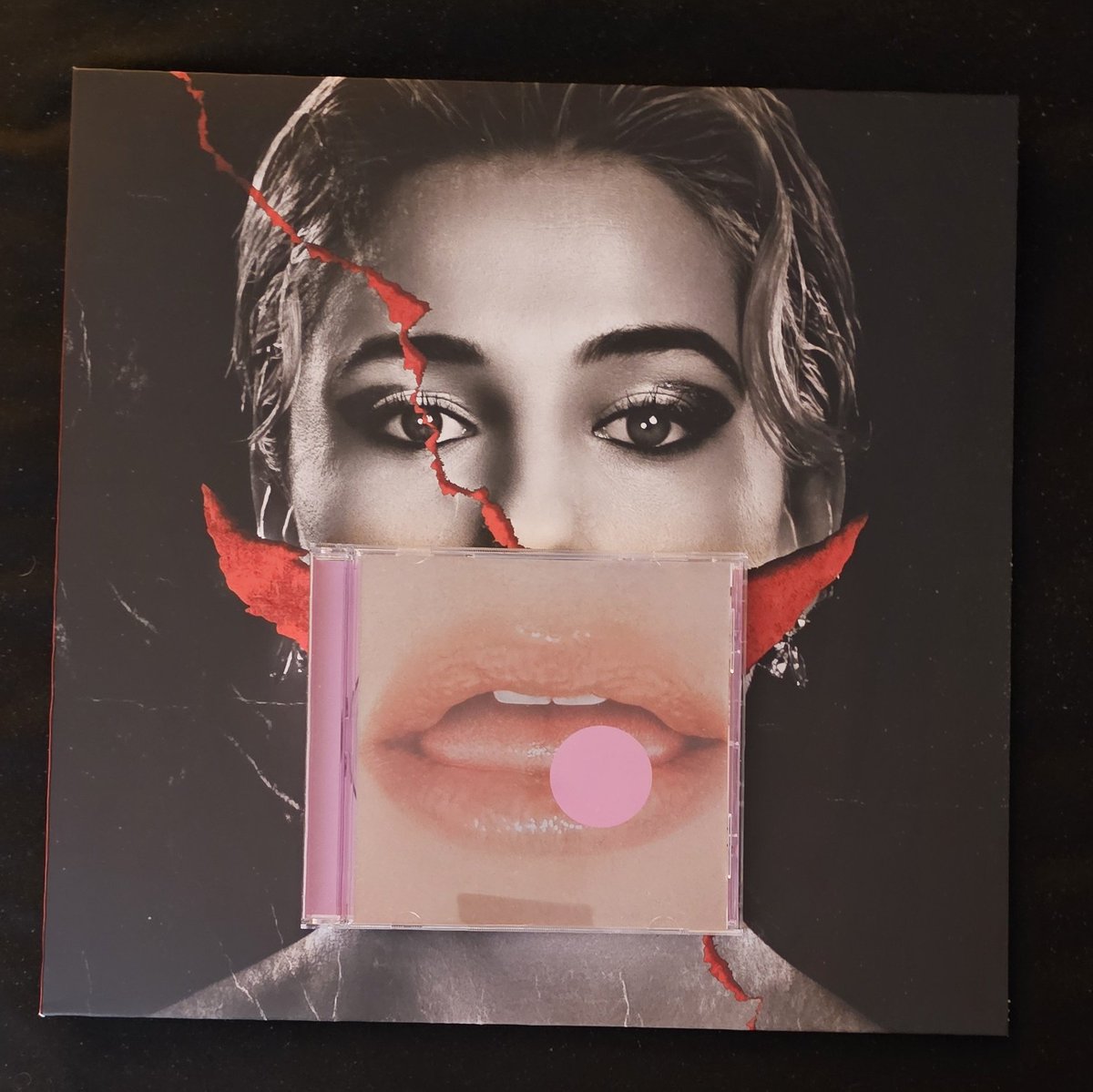 Accidentally did a thing and I'm ctfu 🤣🤣🤣🤣🤣 <a href="/GraffitiRS/">Graffiti Records</a> <a href="/KeshaRose/">kesha</a>